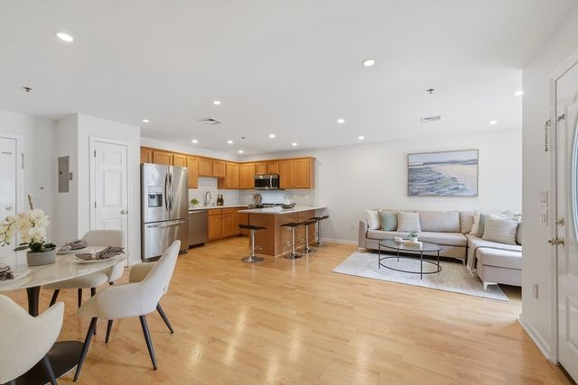 1 Eagle Dr 1, Tewksbury, MA 01876