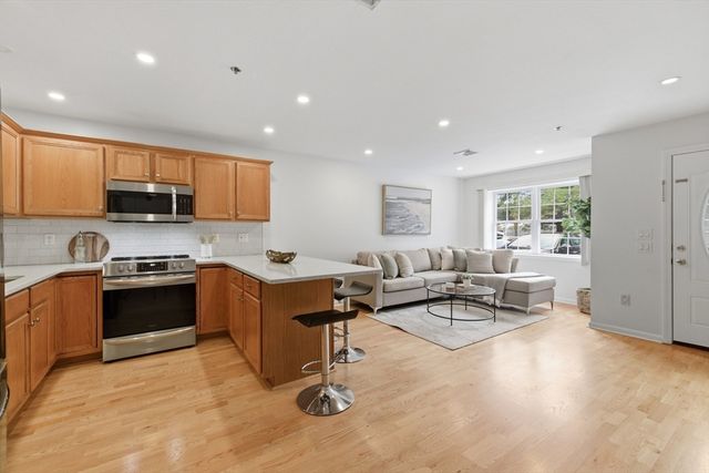 1 Eagle Dr 1, Tewksbury, MA 01876