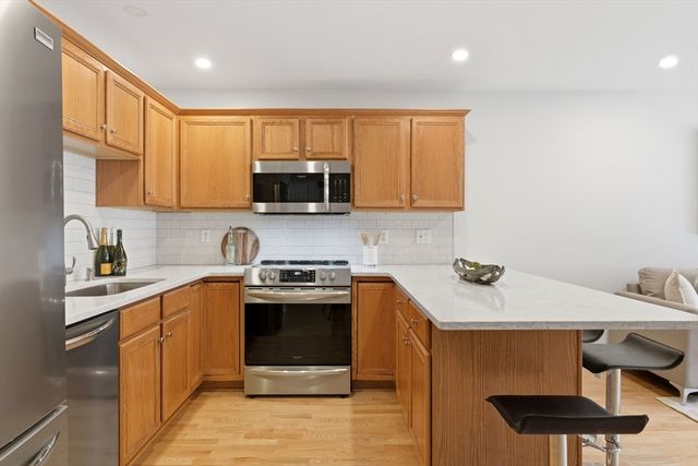 1 Eagle Dr 1, Tewksbury, MA 01876