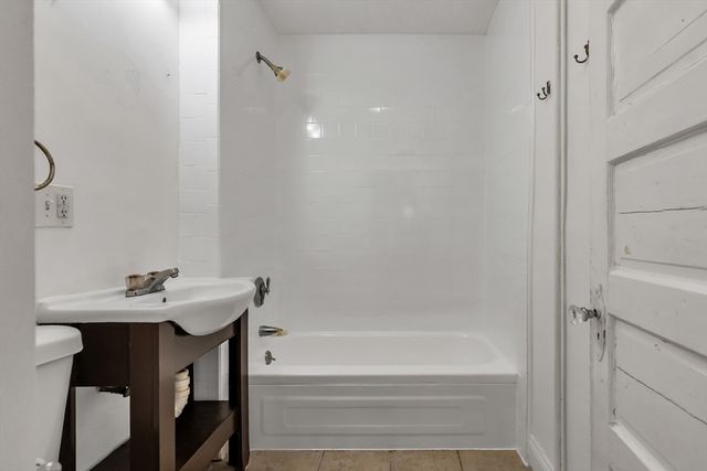 56 Ward St 3B, Salem, MA 01970