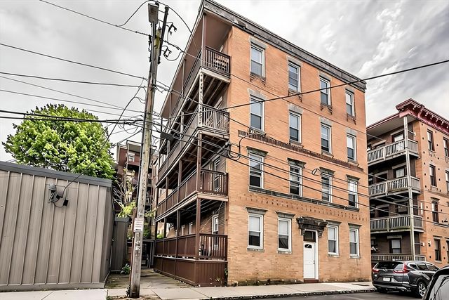 56 Ward St 3B, Salem, MA 01970