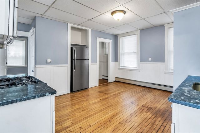 56 Ward St 3B, Salem, MA 01970