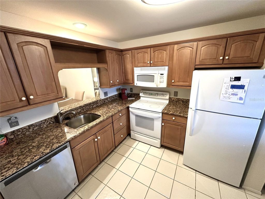 645 WOODLAWN DRIVE, BRADENTON, FL 34210 — photo 2