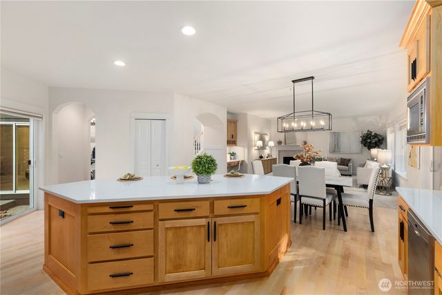 3117 222nd Court SE, Sammamish, WA 98075