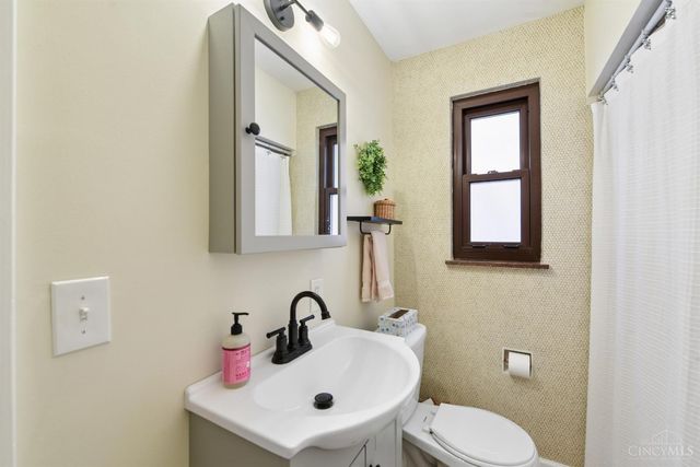 3827 Thornton Drive, Cincinnati, OH 45236