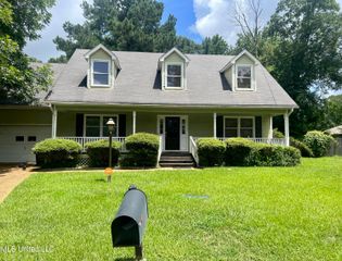 121 Colonial Glen Drive, Jackson, MS 39211