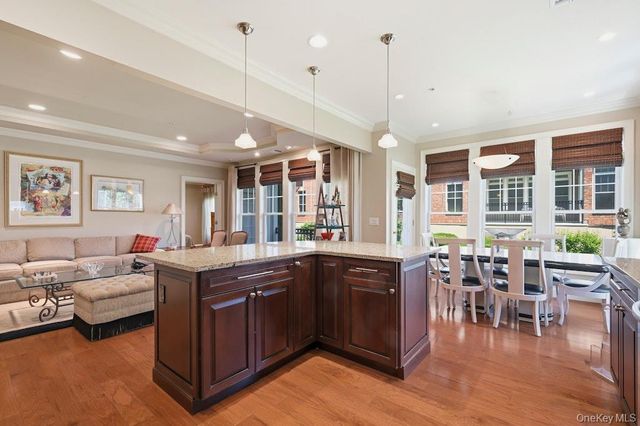 318 Roosevelt Way, Westbury, NY 11590