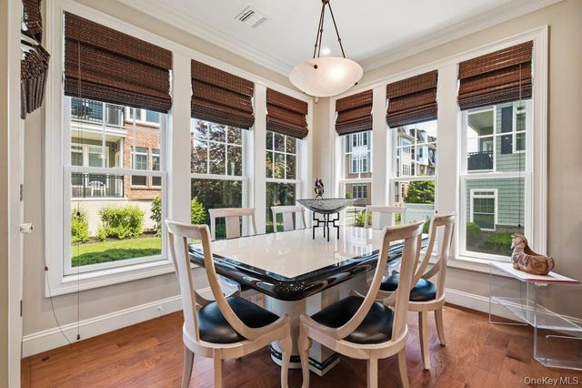 318 Roosevelt Way, Westbury, NY 11590