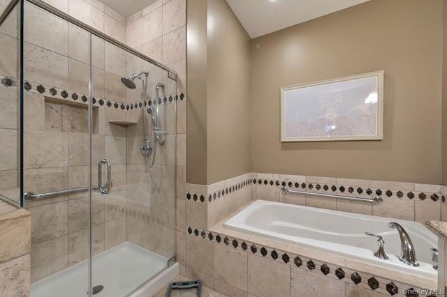 318 Roosevelt Way, Westbury, NY 11590