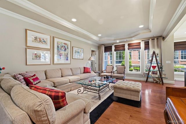318 Roosevelt Way, Westbury, NY 11590