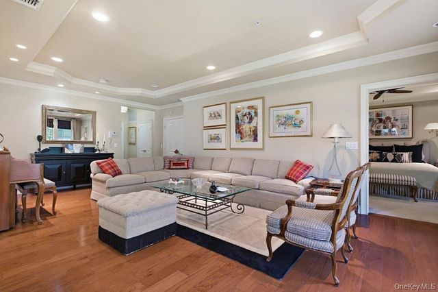 318 Roosevelt Way, Westbury, NY 11590