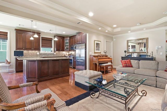 318 Roosevelt Way, Westbury, NY 11590