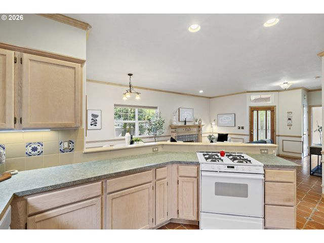 1012 Ne MULTNOMAH Dr, Fairview, OR 97024