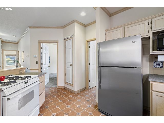 1012 Ne MULTNOMAH Dr, Fairview, OR 97024