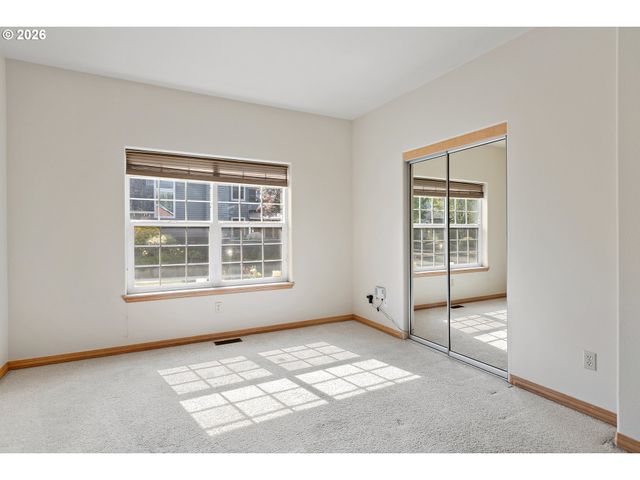 1012 Ne MULTNOMAH Dr, Fairview, OR 97024