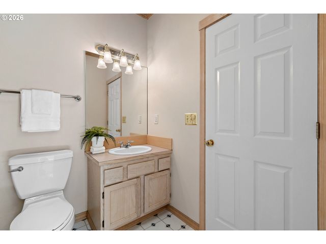 1012 Ne MULTNOMAH Dr, Fairview, OR 97024