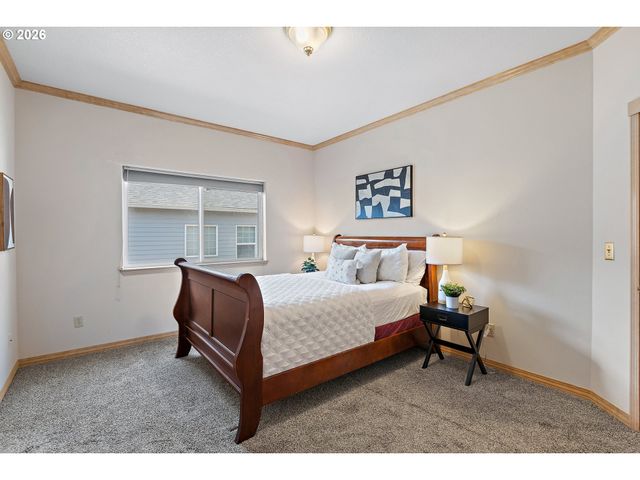 1012 Ne MULTNOMAH Dr, Fairview, OR 97024