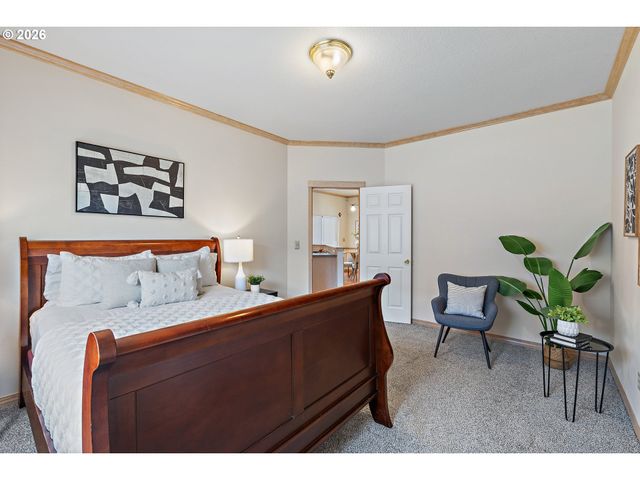 1012 Ne MULTNOMAH Dr, Fairview, OR 97024