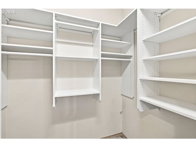 1012 Ne MULTNOMAH Dr, Fairview, OR 97024