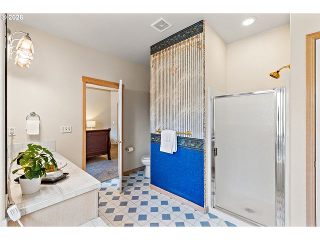 1012 Ne MULTNOMAH Dr, Fairview, OR 97024