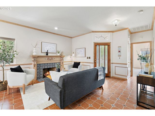 1012 Ne MULTNOMAH Dr, Fairview, OR 97024