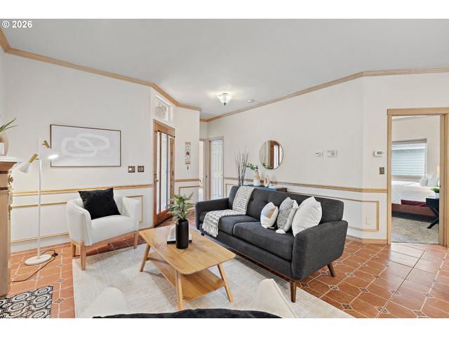 1012 Ne MULTNOMAH Dr, Fairview, OR 97024