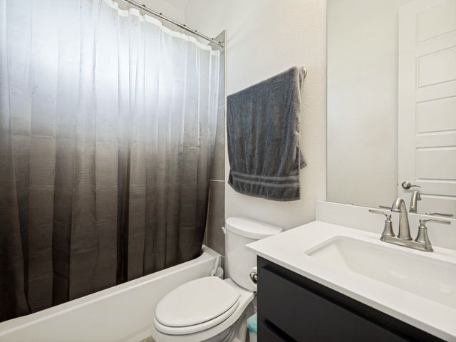 6048 Mango Drive, Sanger, TX 76266