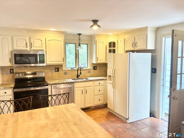 68 Princeton Street, Manchester, CT 06042