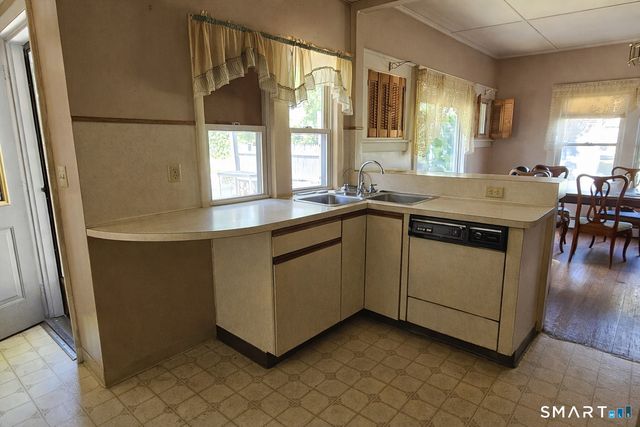 15 Warren Street, New London, CT 06320