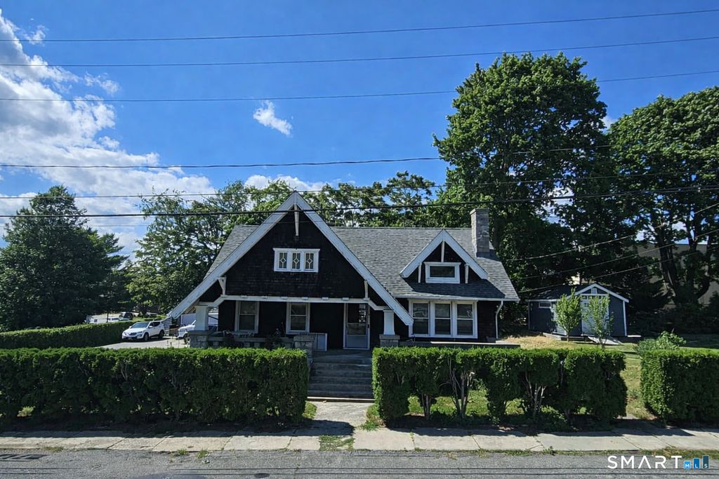 15 Warren Street, New London, CT 06320