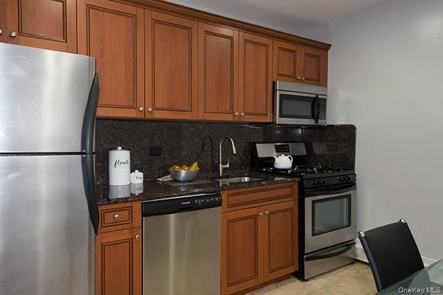 100 Friendly Court Avenue L057, Babylon, NY 11704