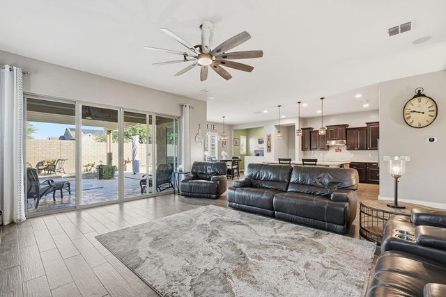 10702 E Lumiere Avenue, Mesa, AZ 85212