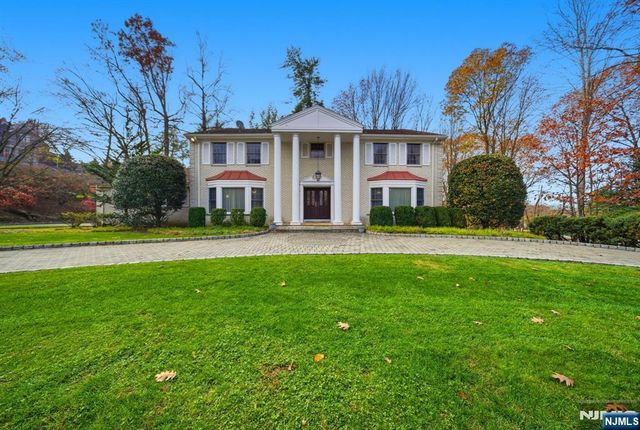 319 Truman Drive, Cresskill, NJ 07626