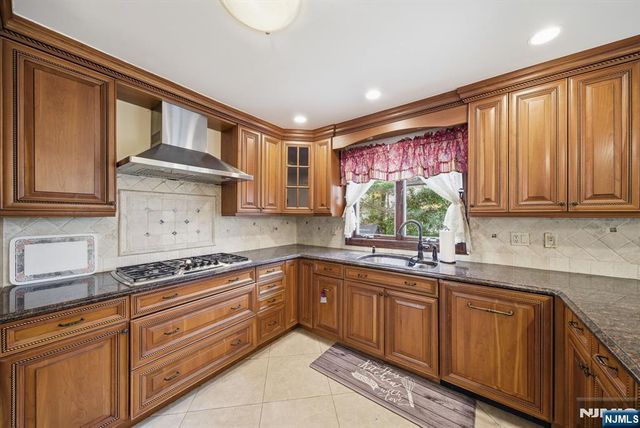 319 Truman Drive, Cresskill, NJ 07626