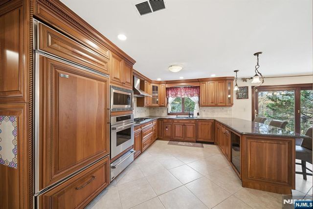 319 Truman Drive, Cresskill, NJ 07626