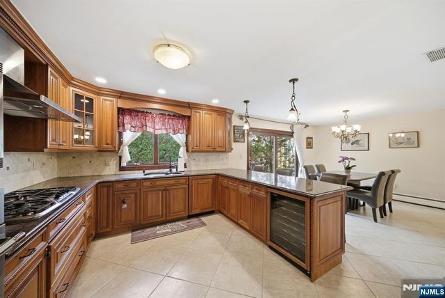 319 Truman Drive, Cresskill, NJ 07626