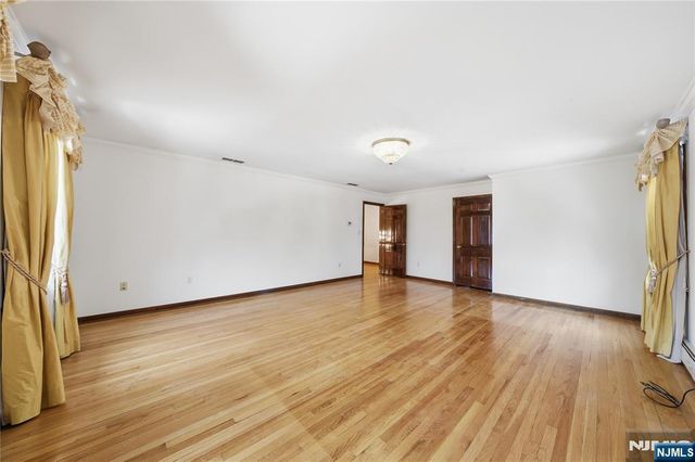 319 Truman Drive, Cresskill, NJ 07626