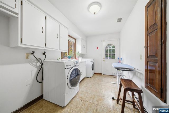 319 Truman Drive, Cresskill, NJ 07626