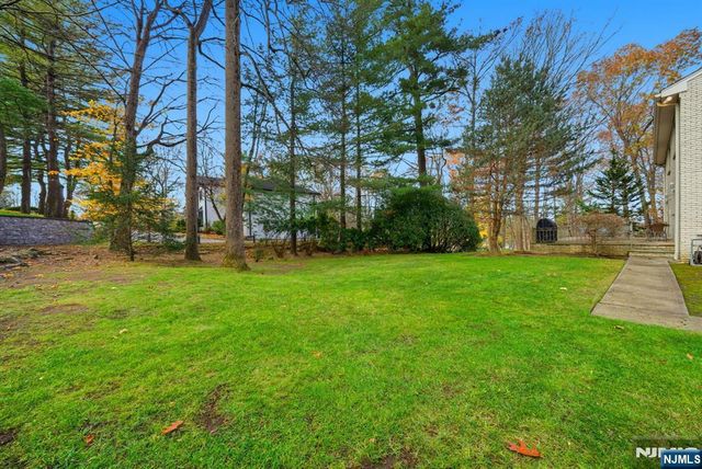 319 Truman Drive, Cresskill, NJ 07626