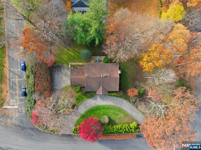 319 Truman Drive, Cresskill, NJ 07626