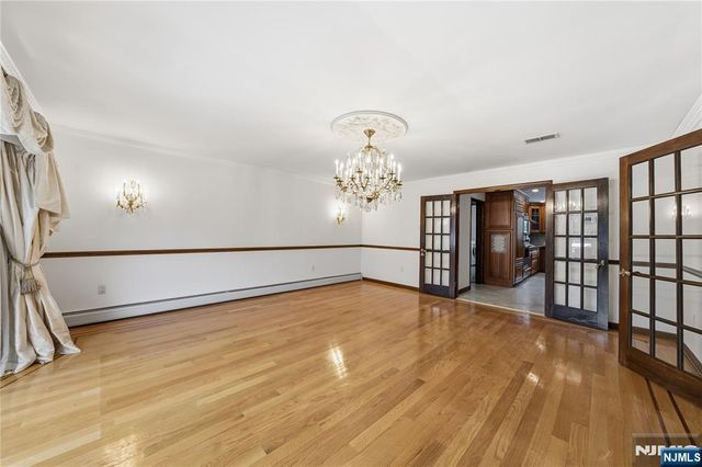 319 Truman Drive, Cresskill, NJ 07626