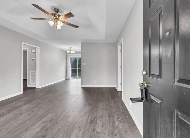 356 Donna Dr, Clarksville, TN 37042