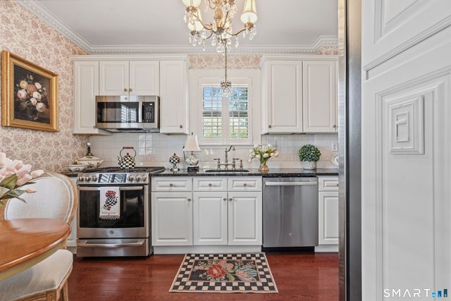 42 Newport Avenue, West Hartford, CT 06107