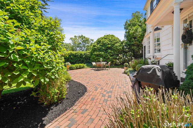 42 Newport Avenue, West Hartford, CT 06107