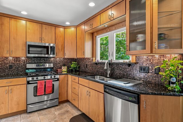 2625 24th Street, Rock Island, IL 61201