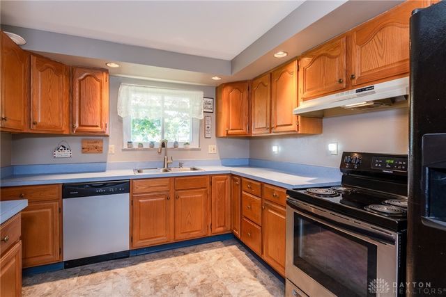 1021 Cottage Court Drive, Fairborn, OH 45324