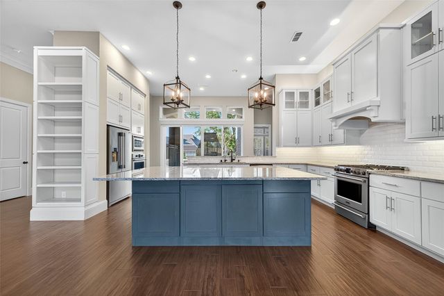 715 Suncatcher Circle, Richmond, TX 77406