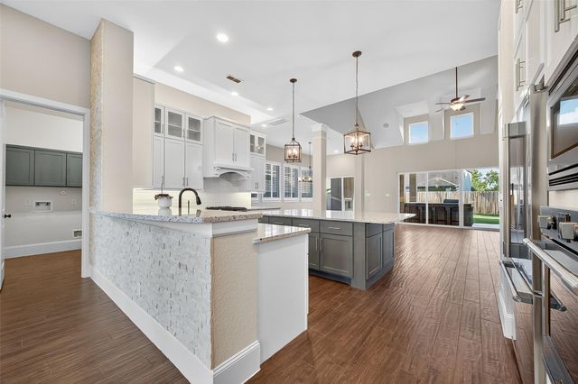 715 Suncatcher Circle, Richmond, TX 77406