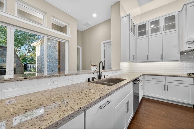 715 Suncatcher Circle, Richmond, TX 77406