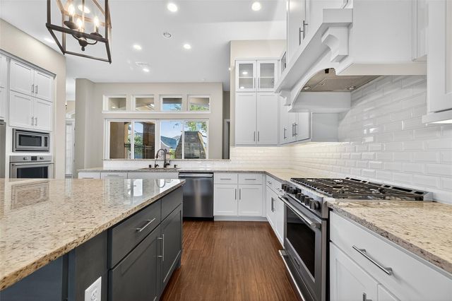 715 Suncatcher Circle, Richmond, TX 77406